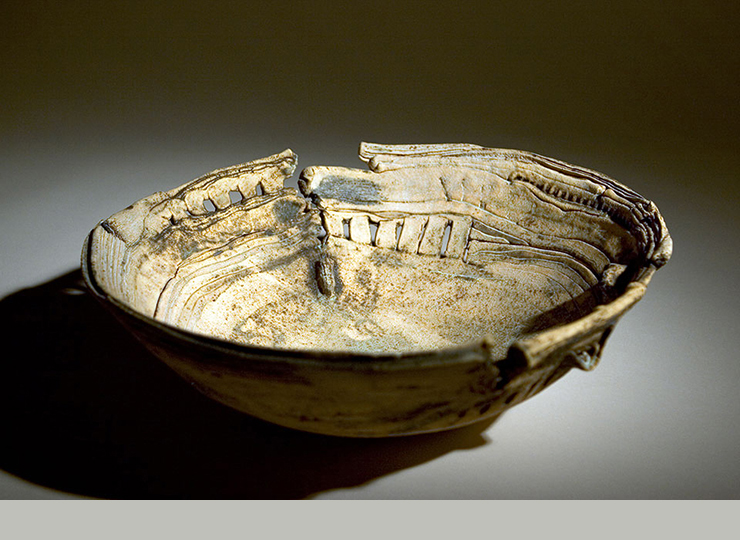 07 SusanEisen Ves Lichen Craterclay,5' H X 16 X 16 12