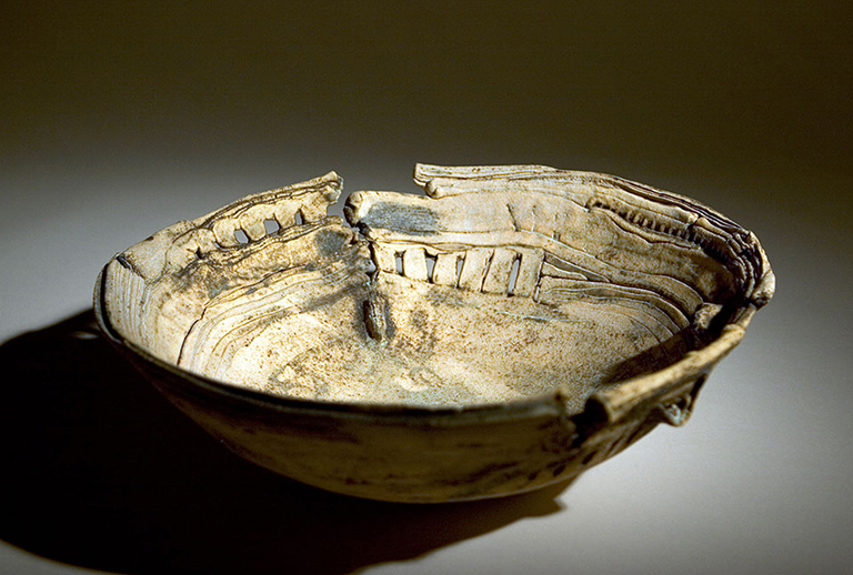 07 SusanEisen Ves Lichen Craterclay,5' H X 16 X 16 12