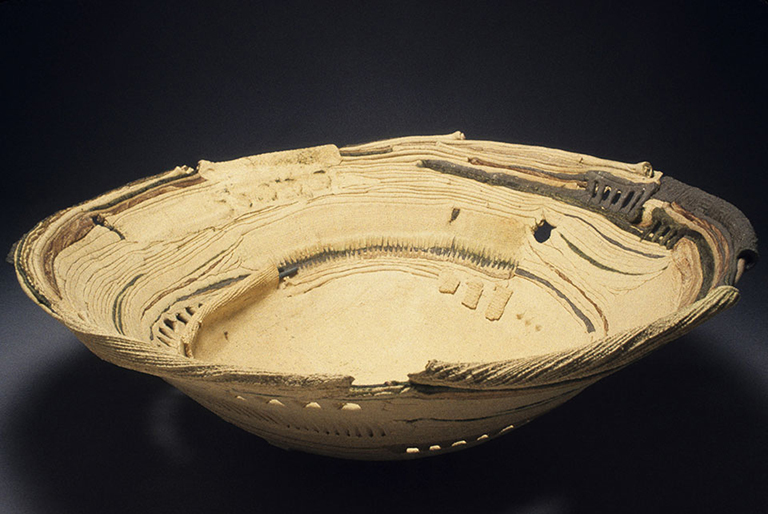 08 SusanEisen Ves Pale Craterclay, 9' H X 23 X 25